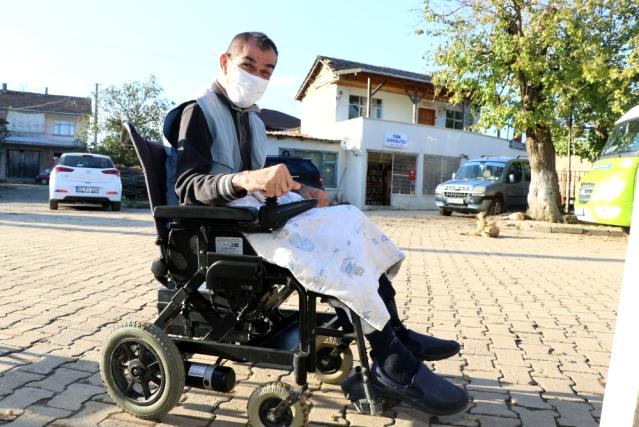 Engellilerin arızalanan akülü sandalyelerini Büyükşehir tamir ediyor