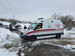 Kocaeli’de yolu kardan kapanan mahalledeki hasta için ekipler seferber oldu
