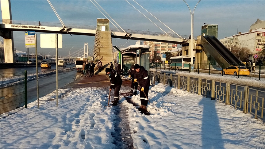 Sakarya, Kocaeli ve Zonguldak’ta karla mücadele çalışmaları sürüyor
