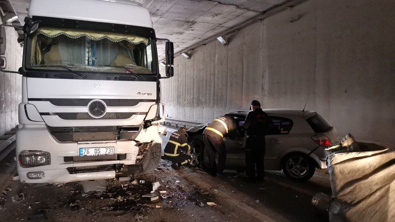 Kocaeli’de otomobilin çarptığı kağıt toplayıcısı ağır yaralandı