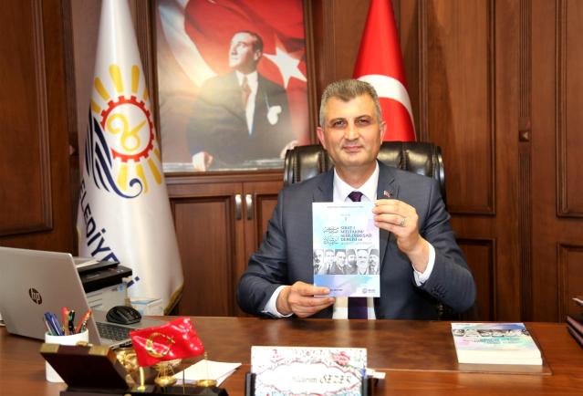 Gölcük Belediyesi, Mehmet Akif Ersoy kitabı yayınladı
