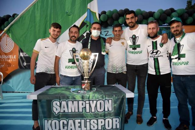 Kocaelispor’un şampiyonluk kupası Başiskele’de taraftarla buluştu