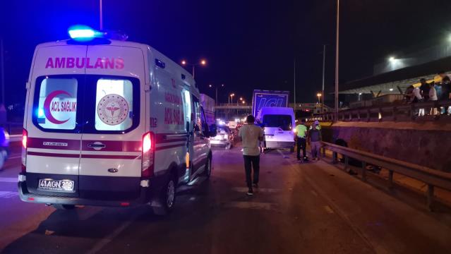 Kocaeli’de otomobille çarpışan motosiklet sürücüsü ağır yaralandı