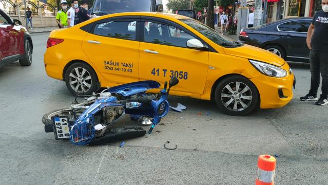 Kocaeli’de taksi ile motosiklet çarpıştı: 1 yaralı