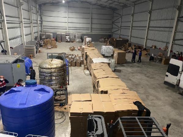 Kocaeli’de ‘kaçak etil alkol’ baskını; 3,5 milyon liralık malzeme ele geçirildi