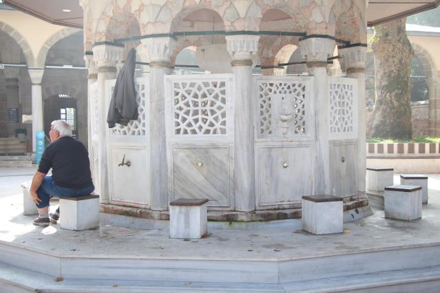 Mimar Sinan’ın yaptığı caminin şadırvanındaki tarihi musluklar çalındı