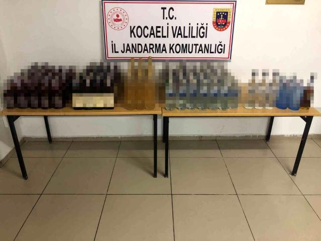 Jandarma ekiplerinden sahte alkol operasyonu: 144 şişe ele geçirildi