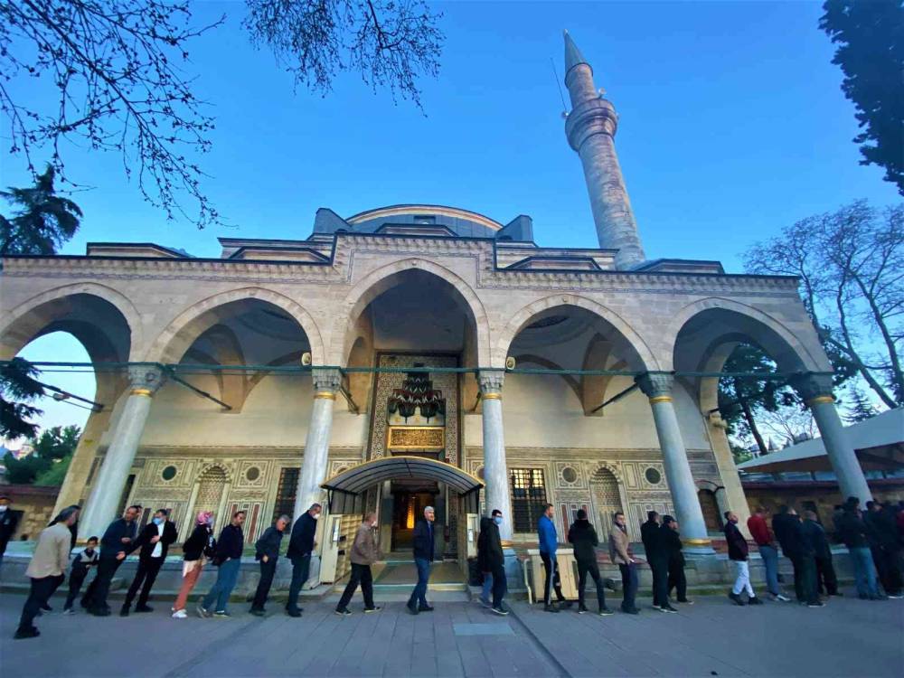 Asırlık iftar geleneği tarihi camide 500 yıldır yaşatılıyor
