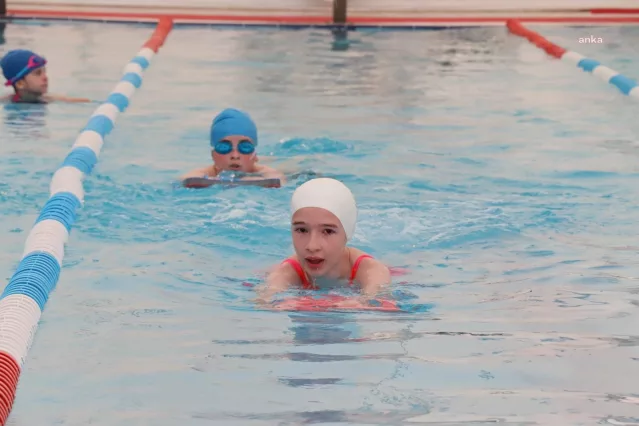 İzmit Belediyesi’nin Yaz Dönemi Yüzme Eğitimleri Başladı