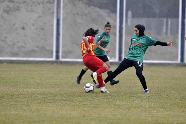 Kadınlar 1. Futbol Ligi: Kayseri Kadın Futbol: 0 Kocaeli Kadın Futbol: 0