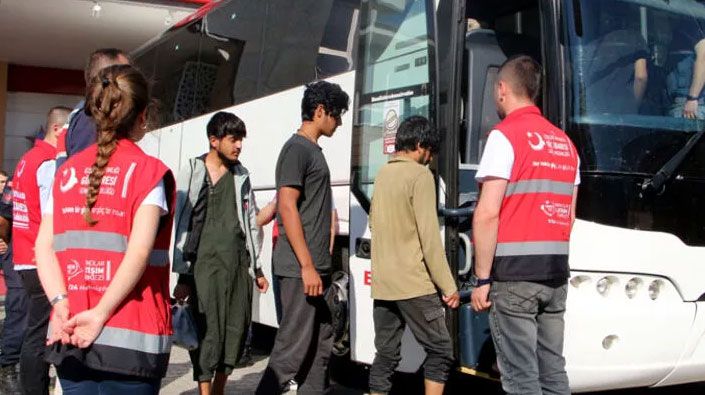 Kocaeli’de 15 düzensiz göçmen sınır dışı edildi