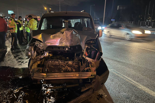 Kocaeli’de trafik kazasında 2 kişi yaralandı