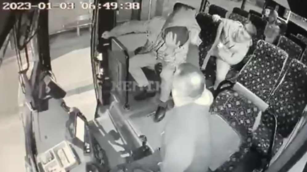 Rahatsızlanan yolcuyu otobüs şoförü hastaneye yetiştirdi