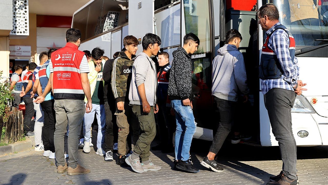 Kocaeli’de 125 düzensiz göçmen sınır dışı edildi