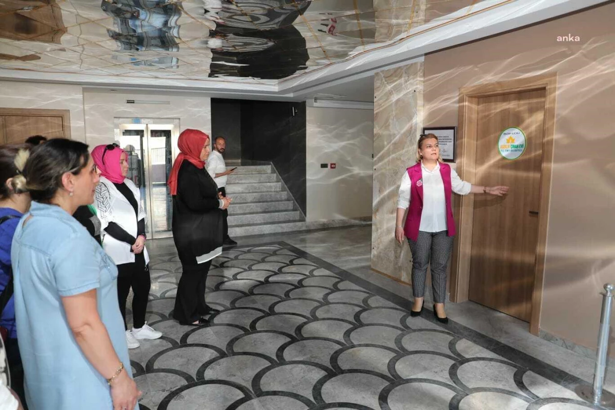 İzmit Belediye Başkanı Hürriyet, Kuruçeşme Yaşam Merkezi’ni Girişimci Kadınlarla İnceledi
