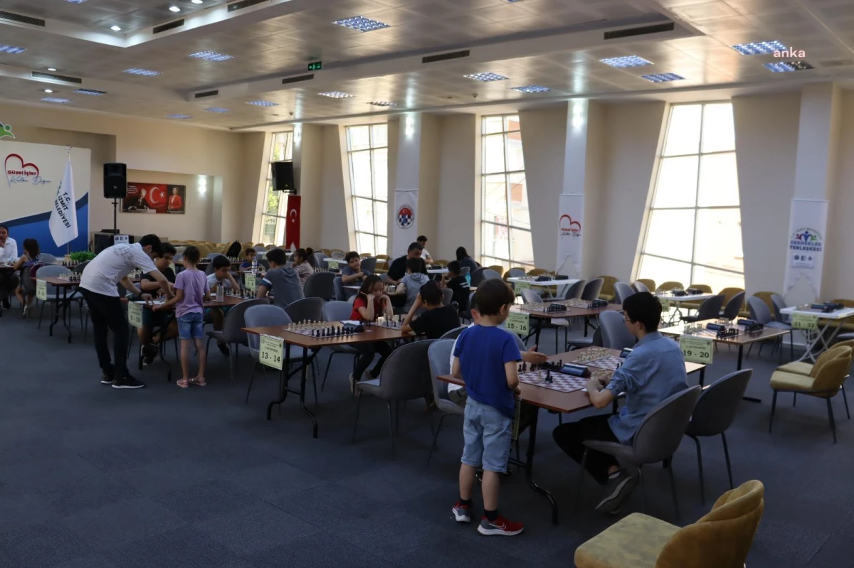 İzmit’te Kurtuluş Kupası Satranç Turnuvası düzenlendi