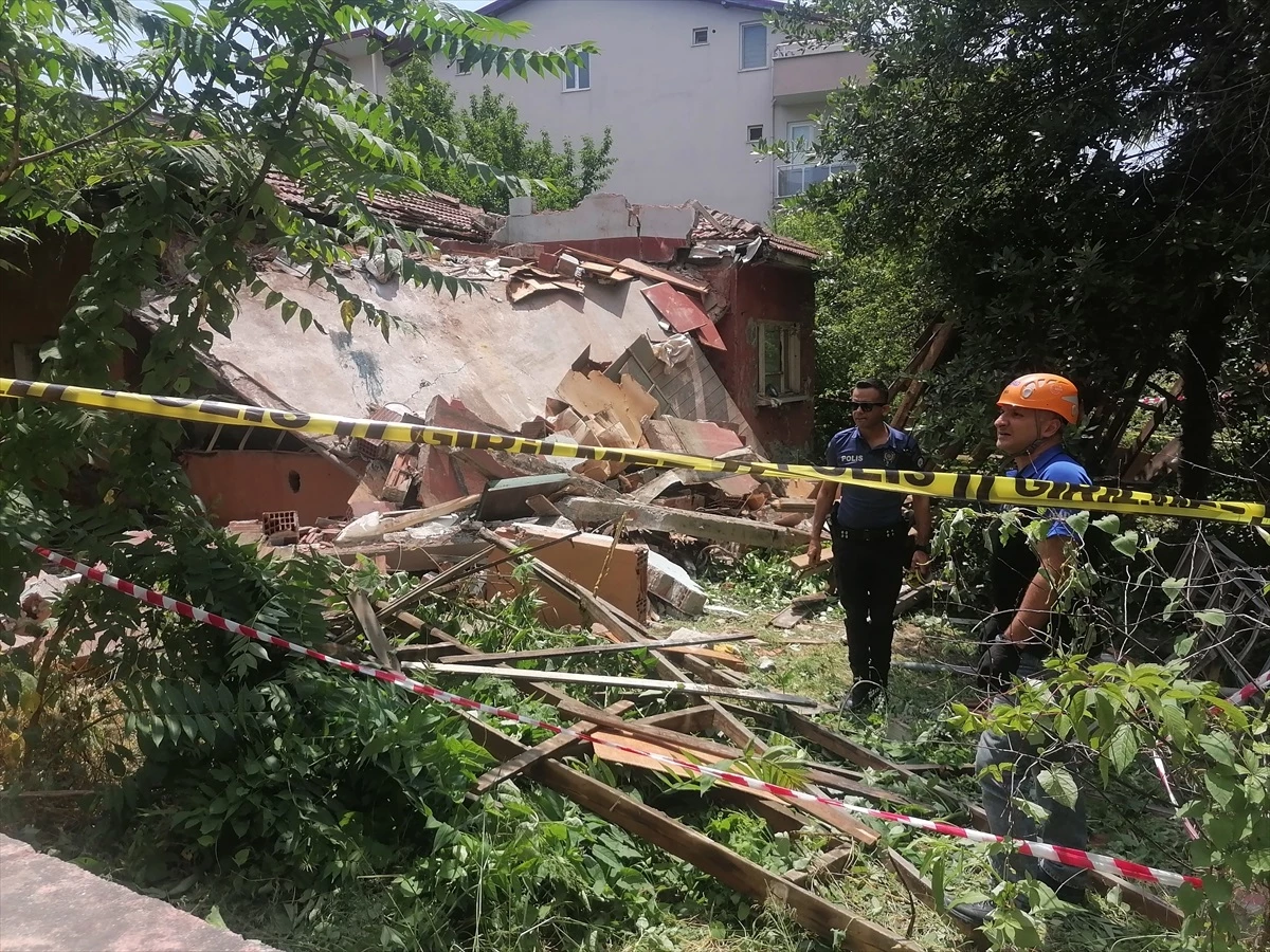 Kocaeli’de evin tavanı çöktü: 2 kişi hayatını kaybetti