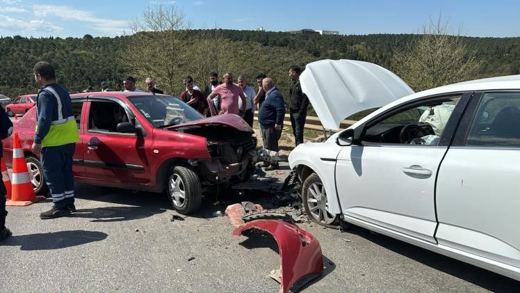 Gebze’de Otomobil Kazası: 3’ü Çocuk 5 Kişi Yaralandı