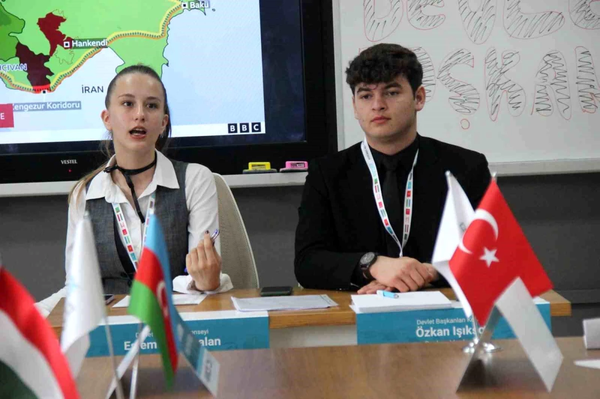 Kocaeli’de Lise Öğrencileri Türk Devletleri Teşkilatı Sorunlarını Çözmek İçin Simülasyon Zirve ve Konsey Gerçekleştirdi