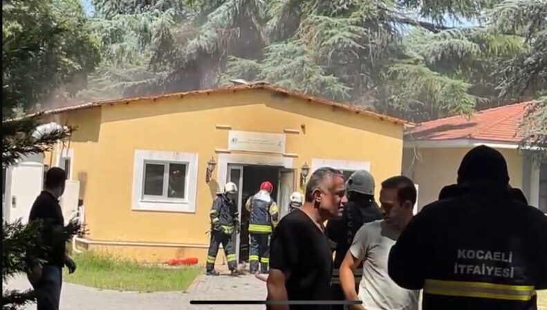 Kocaeli Gebze Teknik Üniversitesi Kampüsünde Malzeme Fiziği Laboratuvarı’nda Yangın Çıktı