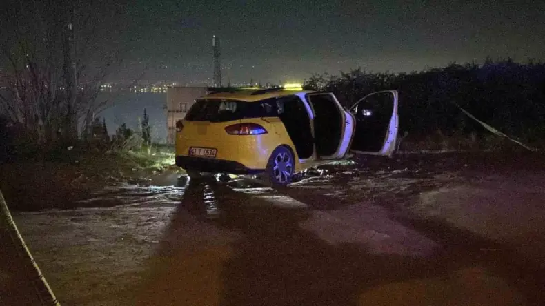 Kocaeli’de Taksi Sürücüsü Boğazından Vuruldu