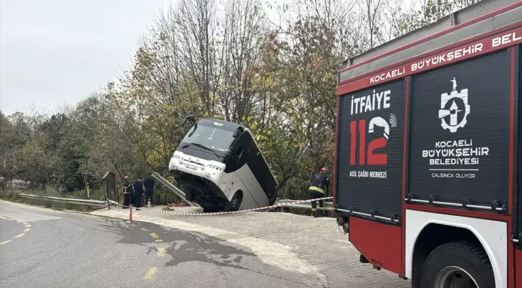 Freni Boşalan Otobüs Şarampole Düştü