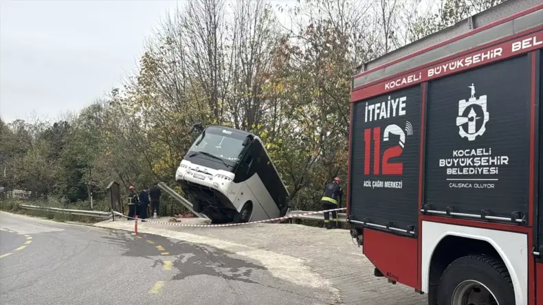Freni Boşalan Otobüs Şarampole Düştü