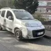 Otomobil Ev Çatısına Çıktı