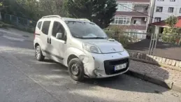 Otomobil Ev Çatısına Çıktı