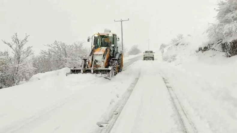 Kar alarmı: Bin 200 personel ve 354 araç sahada