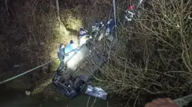 Kandıra’da Otomobil Çaya Düştü: Baba ve Oğlu Hayatını Kaybetti