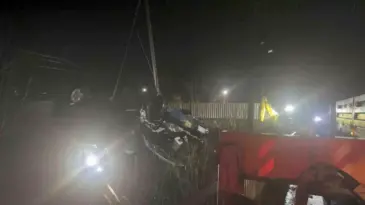 Kandıra’da Otomobil Çaya Uçtu: Baba ve Oğul Hayatını Kaybetti