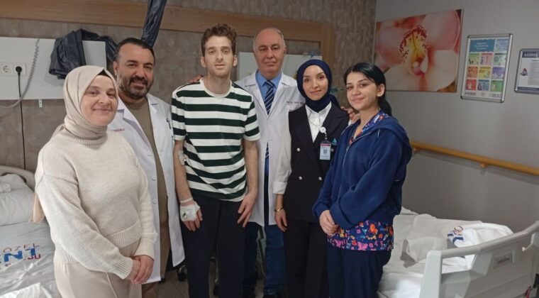 Karın ağrısıyla hastaneye başvurdu, midesinden iki ayrı sorun çıktı