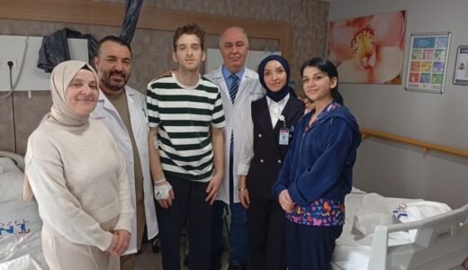 Karın ağrısıyla hastaneye başvurdu, midesinden iki ayrı sorun çıktı