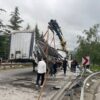 Başiskele’de TIR Bariyere Çarptı, Sürücü Kurtuldu