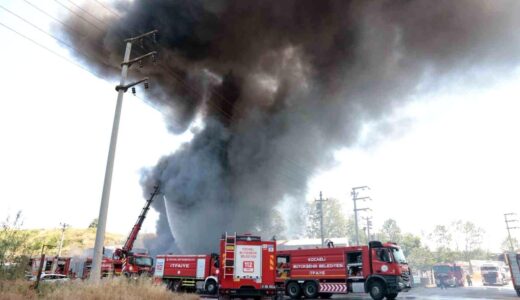Kocaeli’de boya fabrikası alevlere teslim oldu
