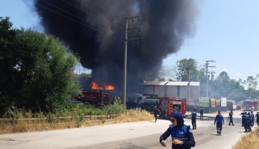 Kocaeli’de fabrika yangını! Alevler birden yükseldi